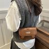 Bolso Pequeño de Moda Simple para Mujer 2024 Otoño e Invierno Nuevo Commuter Hombro Cruzado Elegante Versátil Bolso Saddle