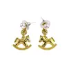 2026 Nuevo Modelo Aretes de Aleación de Perla Brillante Dorada Moda de Nicho Exquisitos Ligeros de Lujo Cadena para Clavícula de Gama Alta