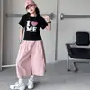 Conjunto de Verano para Niñas 2026 Nuevo Casual Estilo Coreano para Niños Medianos y Mayores Camiseta de Manga Corta con Letras y Conjunto de Pantalones Cropped