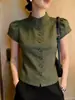 Blusa de Estilo Lujo Ligero de Alta Gama Francesa con Cuello Alto, Manga Corta, Botones al Frente para Mujer 2026 Nuevo Llegada de Verano Verde Militar Adelgazante Temperamento