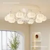 Lámpara de araña para sala de estar estilo crema, luz principal estilo algodón para el recibidor, nuevo modelo francés 2026, lámpara de cristal simple moderna de lujo ligero para dormitorio
