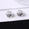 Clip de Oreja de Mano de Calavera Garra Mágica de Palma Plateada Tailandesa Personalizado Oscuro Retro Viejo Halloween Clip para Hélice de Oreja Sin Perforaciones Moderno