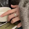Anillo de Flor Hueca de Zirconia de Lujo Ligero Estilo Japonés y Coreano Diseño de Nicho Sencillo Elegante para el Trabajo Pulsera Versátil