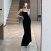 Vestido Negro de Fresas Sexy con Tirantes Finos para Mujer Verano Falda Figura Favorecedora Falda Sirena Pura Deseo Cintura Ceñida Cadera Ajustada Vestido Largo