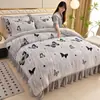 Juego de Cuatro Piezas de Terciopelo de Leche Engrosado para Invierno (4-4.5 kg) Juego de Ropa de Cama de Coral Fleece Otoño/Invierno con Faldón de Cama, Venta Directa de Fábrica, Venta al por Mayor y Dropshipping