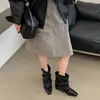 Botines de mujer estilo retro francés con tacón oculto, nueva colección otoño 2026, con hebilla de cinturón y puños plisados estilo western acampanados.