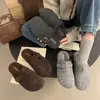 Medias zapatillas Birkenstock retro de lana estilo bosque, punta redonda, lindas y peculiares, para mujer, suela gruesa, forradas de felpa, cálidas, zapatos peludos negros y grises