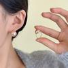 Elegante High-end Sense Semi-round Pearl Ear Buckle Light Luxo All-match Brincos 2024 Novas Explosões Brincos Brincos de Moda