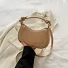 Bolso de Diseño Nicho para Mujer 2024 Nuevo de Moda Retro Portátil Tipo Sillín Elegante Bolso de Hombro Cruzado Texturizado