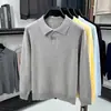 Suéter de tricô grosso de inverno com gola mandarim, apresentando um padrão de ponto yuanbao, cor sólida casual, versátil, quente e adequado como camada base para homens