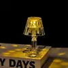 Lámpara de Mesa Pequeña de Cristal Creativa Luz Nocturna Electrónica LED Lámpara de Mesita de Noche para Dormitorio Decoración de Escritorio Adornos