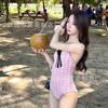 Maiô Vintage Estilo Chanel Puro Desejo Socialite para Mulheres, Afina a Cintura Emagrecedor Triângulo Peça Única Férias na Ilha Fonte Termal Traje de Banho Elegante
