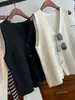 ¡Estilo minimalista! Versión estándar chaleco de punto de un solo pecho con cuello en V color liso sin mangas top para mujer estilo nuevo primavera y verano