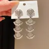 Pendientes de Borla en Forma de Abanico Multicapa con Diamantes Incrustados de Aguja Plateada, Lujo Ligero, Sensación de Alta Gama, Pendientes de Botón, Adornos para Orejas Estilo Palacio Elegante Retro Francés para Mujeres