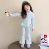 Traje de Niña Primavera y Otoño 2026 Nuevo Estilo Moda Chaqueta con Cremallera para Niños Pantalones de Campana Ropa de Otoño Conjunto de Dos Piezas Muy Bonito