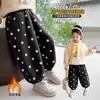 Calças de Lã Forradas para Meninas Inverno 2025 Novas Calças Infantis Estilosas de Bolinhas Calças Quentes de Inverno para Bebês Meninas Tendência