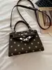 Bolsa de bolinhas feminina 2026 nova outono popular Kelly pequena bolsa tote retrô para o dia a dia ombro único transversal bolsa quadrada pequena