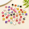 Mezcla de 50 Piezas de 8*9mm con Goteo de Aceite Colgantes de Corazón de Melocotón Pequeño de 10 Colores para Pulsera, Collar, Pendientes, Pendientes DIY, Accesorios de Joyería