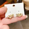 Aretes de Plata Bañada en Oro Real de 18k con Aguja Plateada, Lujo Ligero, Flor de Zirconia de Imitación con Gota de Aceite, Aretes de Gama Alta Distintivos de Nicho para Mujeres