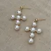 Brincos de Cruz com Pérolas e Borda Dourada Simples Europeus e Americanos Brincos de Design Retrô Ins Brincos de Clipe Únicos Elegantes de Nicho