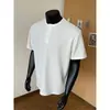 Camiseta masculina de verão estilo americano com gola Henry de manga curta, corte slim, cor cinza claro, ombros normais, base de waffle cleanfit
