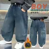 Pantalones Gruesos Forrados de Polar para Niños Invierno 2026 Nuevo Estilo Niños Versión Coreana Jeans de Moda Pantalones Rectos Cálidos de Invierno