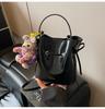 Bolso de Cubo con Cordón de Diseño de Nicho para Mujer 2026 Nuevo Modelo Bolso de Mano Bolso de Mariposa Bolso de Hombro Cruzado de Cuero Suave de Moda