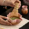 Conjunto de Quatro Peças Esmalte Fluido Rima de Flores Matcha Tigela de Matcha Batedor de Matcha de Cerâmica Tigela de Matcha para Cerimônia do Chá Suporte para Batedor de Bambu Suporte de Cem Bambus