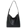 Bolso Cubo Sencillo para Mujer 2025 Nuevo Modelo Gran Capacidad para Viajes Diarios Casual Invierno Retro Bolso de Hombro con un Toque de Alta Gama