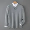 Baicai Rong 2026 Otoño/Invierno Nuevo 100% Lana Hombres Holgado Cuello en V Casual Color Liso Estilo Old Money Prendas de Punto Base