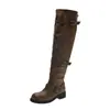 Botas femininas over-the-knee estilo retrô europeu e americano com fivela de cinto, novo modelo outono 2026, salto grosso, bico redondo, cano alto franzido, botas de montaria