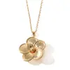 Conjunto de Collar, Pendientes y Pulsera de Flor de Cinco Pétalos Estilo Exagerado para Mujer, Estilo Transfronterizo Europeo y Americano, Joyería de Metal de Trébol de la Suerte, Moderno