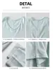 Camiseta cinza de manga comprida estilo coreano para mulheres, com um visual sofisticado, bordas dobradas, corte solto e efeito emagrecedor; uma camada base simples, de cor sólida e versátil
