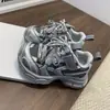 Colección de otoño 2026: Zapatillas deportivas unisex ligeras y transpirables para niños y niñas, con suelas antideslizantes y diseño cómodo de zapatilla para correr, también conocidas como "zapatillas de papá".