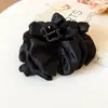 Pinza Triangular para el Cabello de Tela Estilo Coreano, Pasador Dulce y Elegante, Pinza de Tiburón, Lujo Ligero, Sensación de Alta Gama, Accesorio Versátil para el Cabello para Mujeres