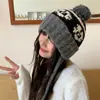 Gorro de Lana Tejido con Bola de Pelo Estilo Fair Isle para Mujer 2025 Nuevo Otoño e Invierno Circunferencia de Cabeza Grande Cálido y Protección contra el Frío Gorro con Protección para los Oídos