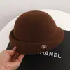 Sombrero de Pescador de Fieltro de Lana Estilo Hepburn Francés para Mujer Sombrero de Cubeta Frío con Temperamento Estilo Sombrero Formal Hace que la Cara Parezca Más Pequeña Boina