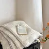 Colcha de punto estilo INS con diseño de nube de dibujos animados para primavera y otoño, colcha de invierno suave y cálida con borde enrollado, lavable a máquina, adecuada para uso en dormitorio