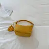 Bolsa de ombro única de design de nicho francês transfronteiriça para mulheres, textura tecida, bolsa de axila, bolsa de mão moderna e fresca para o trabalho, feminina
