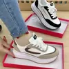 Zapatos de papá de suela gruesa para mujer, tendencia ins 2023 Otoño Nuevo, resistentes al desgaste, cómodos, estilo coreano, transpirables, zapatillas casuales para estudiantes