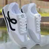 Sapatos Masculinos Primavera e Verão Malha Respirável Tênis Esportivo Jovem Versátil Casual Corrida Confortável Sapatos de Viagem para o Pai
