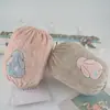 Otoño e invierno Nueva manga corta de dibujos animados linda moda franela oficina antiincrustante manga estudiante manga cálida al por mayor