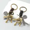 Llavero vintage minimalista de aleación con gesto y cordón de cuero, colgante de metal tejido, accesorio de regalo personalizado para parejas estilo europeo y americano