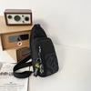 2022 Nova bolsa de mensageiro de nicho masculina de alta qualidade estilo ocidental, bolsa de viagem para celular, bolsa de ombro casual e elegante, bolsa de peito
