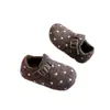 Pantuflas de lana con lunares y temática de bosque para niños, colección invierno 2026, zapatos cálidos forrados de felpa estilo Birkenstock para niños, pantuflas gruesas de algodón para niñas