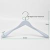 Precio de Fábrica Perchas de Madera Maciza Tienda de Ropa Perchas de Hotel Pinzas para Pantalones Perchas Grandes de Lujo Perchas Antideslizantes Ropa Venta al por Mayor