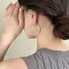 Pendientes de Aro Doble Grandes Exagerados de Metal de Alta Calidad de Lujo Ligero Europeo y Americano Diseño de Nicho Elegantes Pendientes Elegantes Versátiles