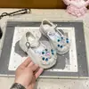 Zapatos de cuero para niñas para el verano de 2026, nuevos y elegantes zapatos rosas sencillos para niños, zapatos de baile modernos y simples para niñas