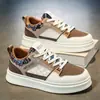 Nuevas Zapatillas de Hombre Otoño 2026 Transpirables Cómodas Simples Blancas Moda Juvenil Casual de Moda Zapatos BU52
