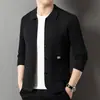 Cárdigan de punto para hombre, chaqueta suéter, nueva tendencia de otoño, chaqueta superior casual simple de color liso de lujo ligero para hombre